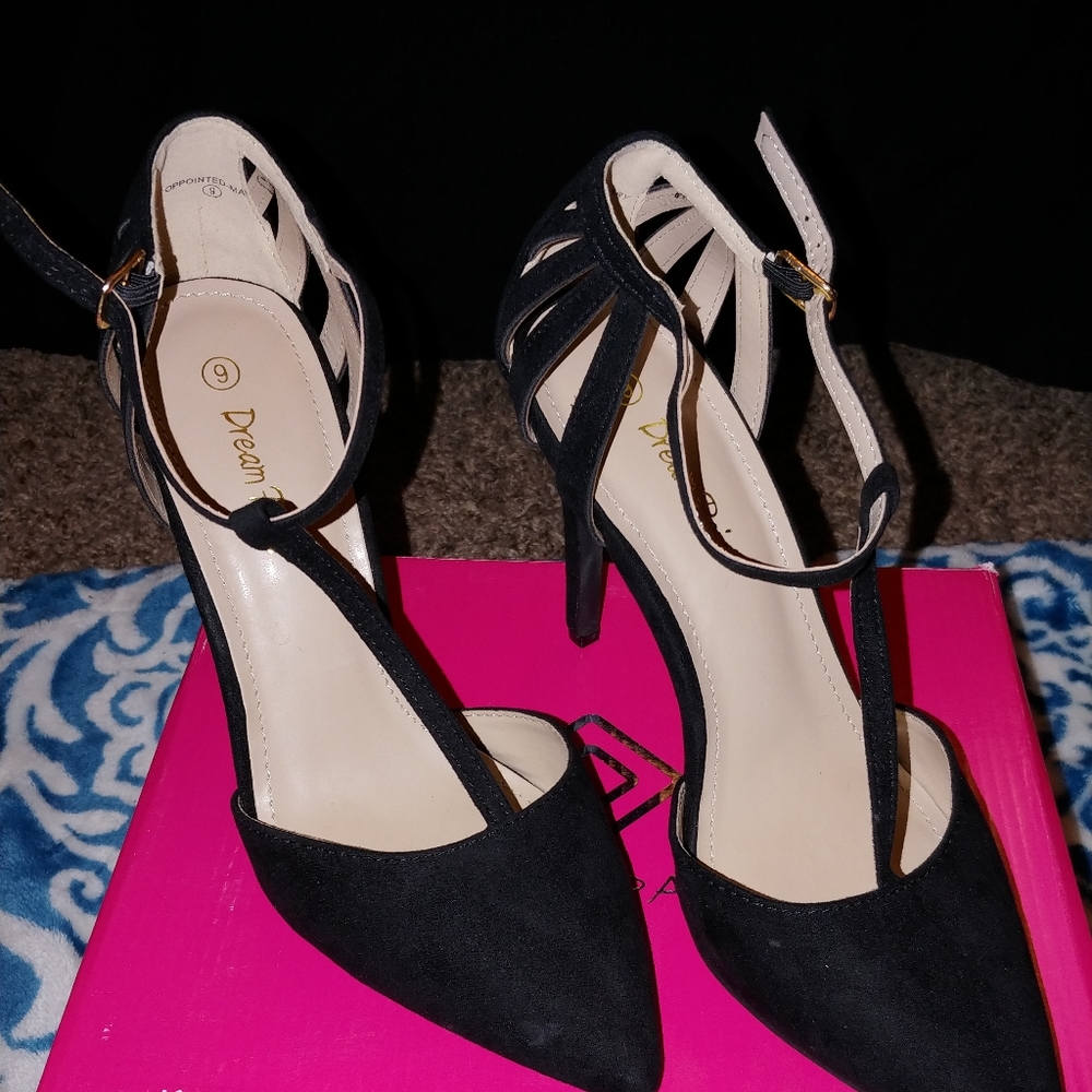 Dream Pairs Black Suede Heels. Size 9